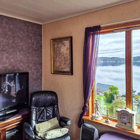 4 Bedroom Gorgeous Home In Urangsvag