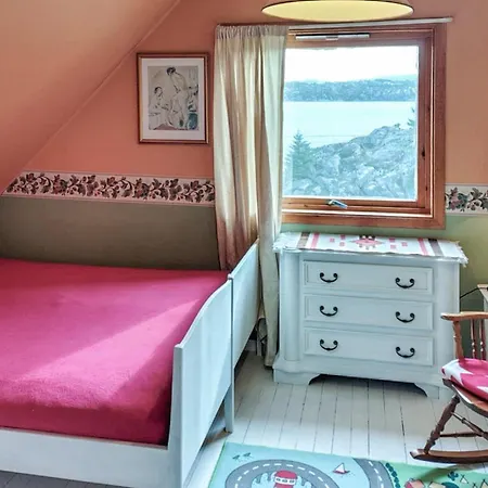 4 Bedroom Gorgeous Home In Urangsvag Casa de Férias
