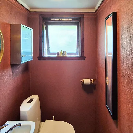4 Bedroom Gorgeous In Urangsvag Casa de Férias Rolvsnes