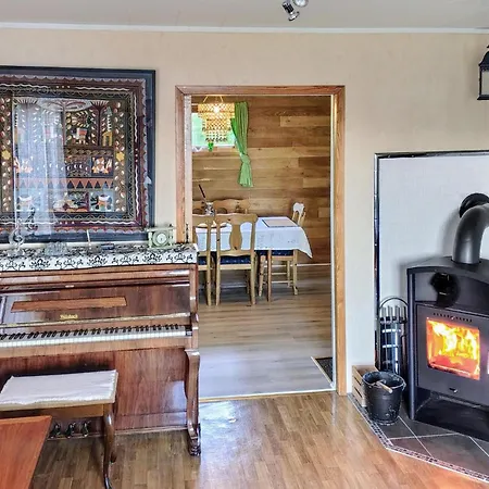 4 Bedroom Gorgeous Home In Urangsvag 펜션 Rolvsnes